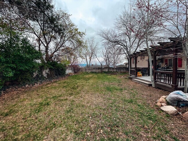 Building Photo - Spacious 4 Bedroom 3 Bath in Orem