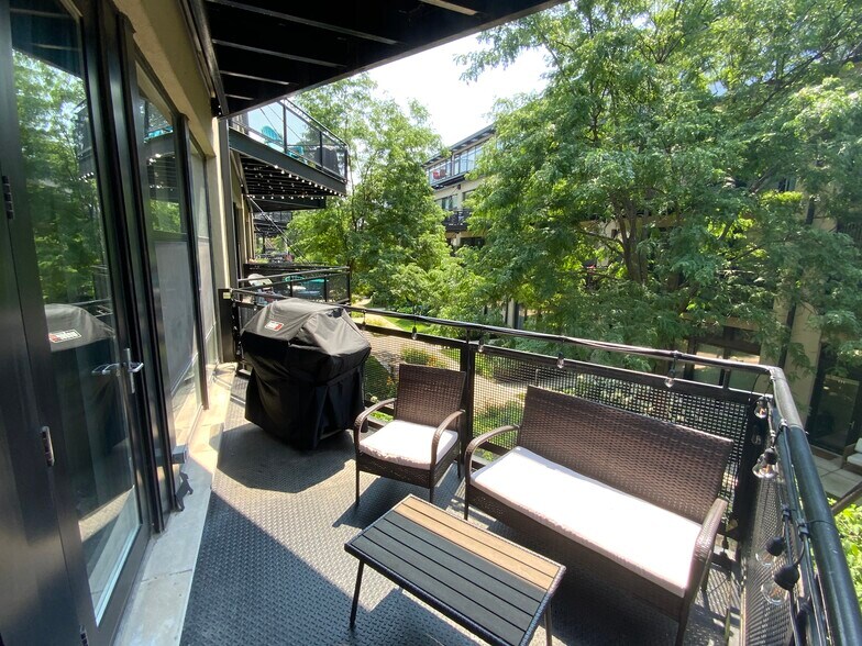 Balcony - 1033 W 14th Pl