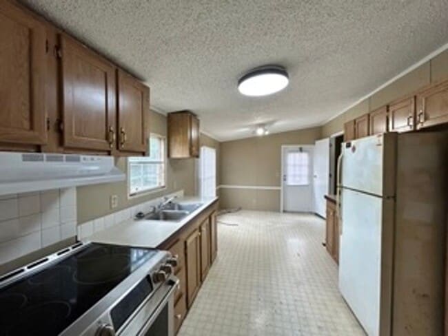 Building Photo - 3 Bed 2 bath home for rent