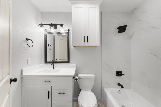 Building Photo - 5 Canyon Oak Pl