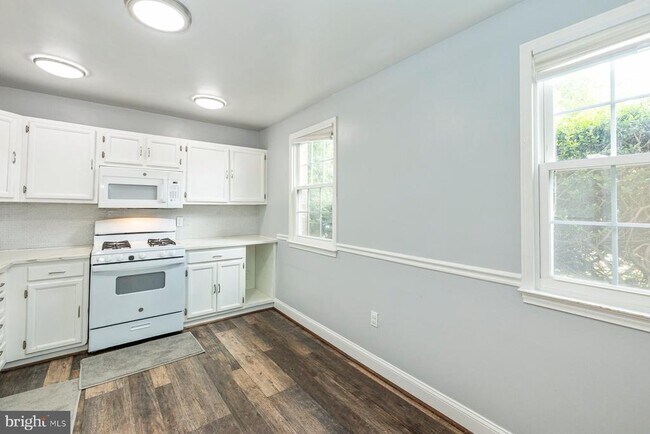 Building Photo - 702 Quince Orchard Blvd