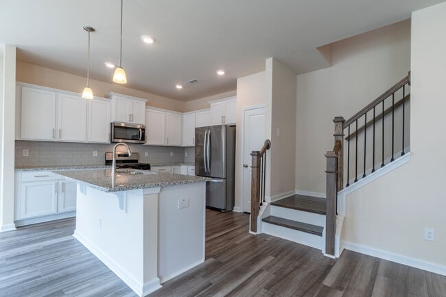 Building Photo - Comfortable home in a great area!