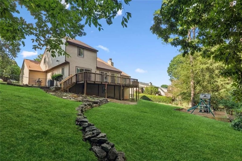 Building Photo - 1616 Maple Ridge Dr