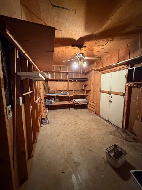 Building Photo - 725 Falcon Dr