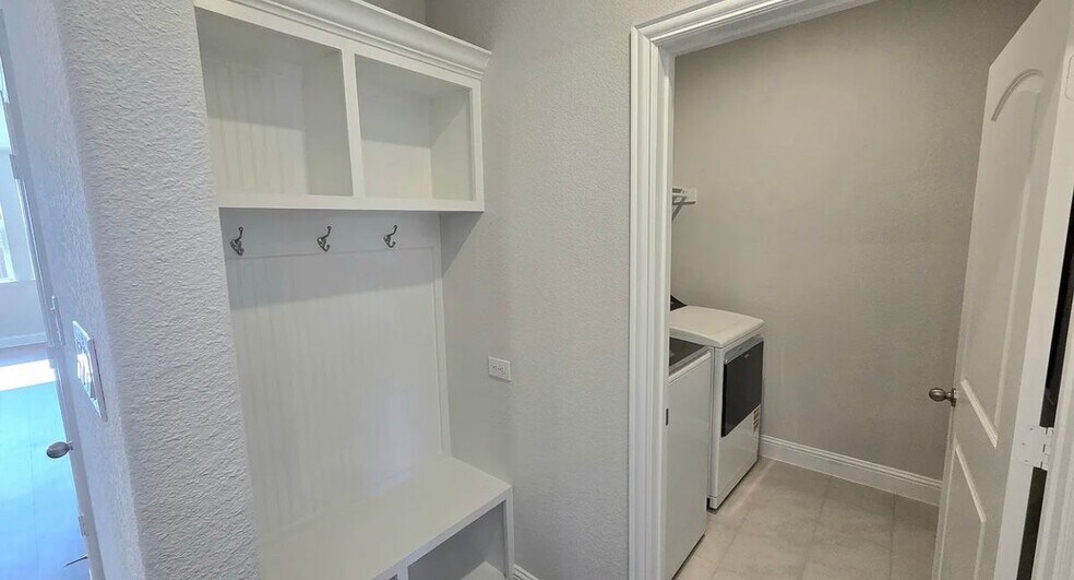 Building Photo - 3017 Burwick Ln