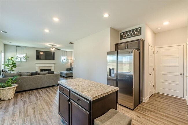 Building Photo - 123 Mulberry Dr