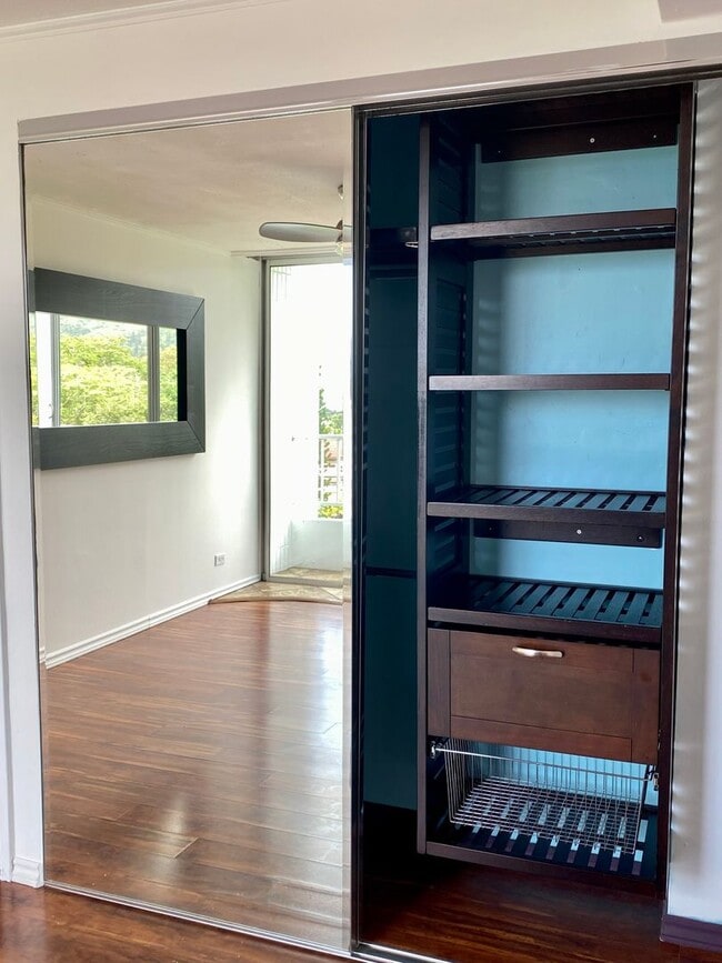 Building Photo - AVAILABLE for Rent : 3 Bedroom, 2 Bathroom...
