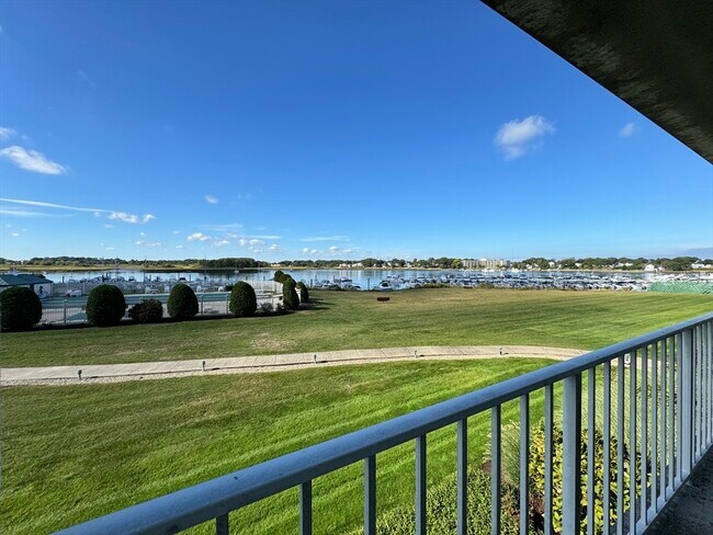 Building Photo - 200 Cove Way