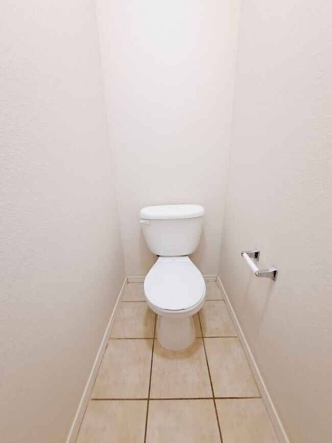 Building Photo - 3 bed 2 bath home in Huning Ranch!