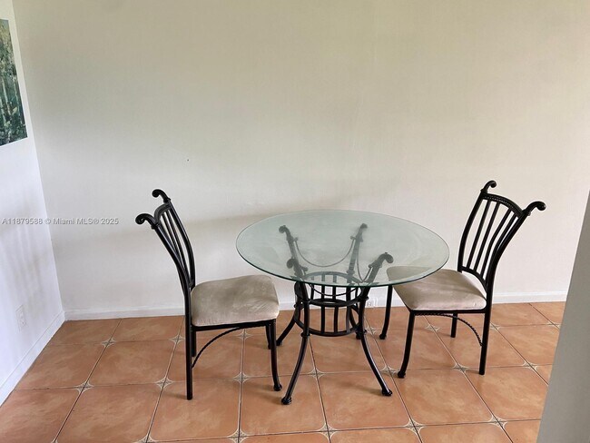 Building Photo - 8 Fanshaw Dr