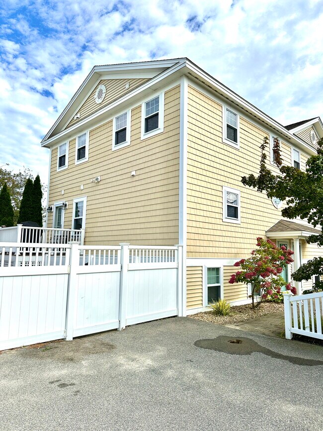 Building Photo - 296 Ocean Blvd