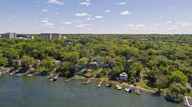 Building Photo - 5030 Lake Mendota Dr