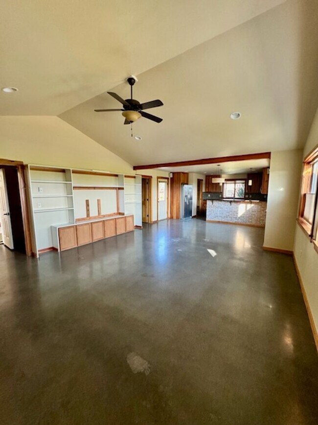 Building Photo - 3-Bedroom, 2-Bathroom Single-Level Home in Bozeman, MT