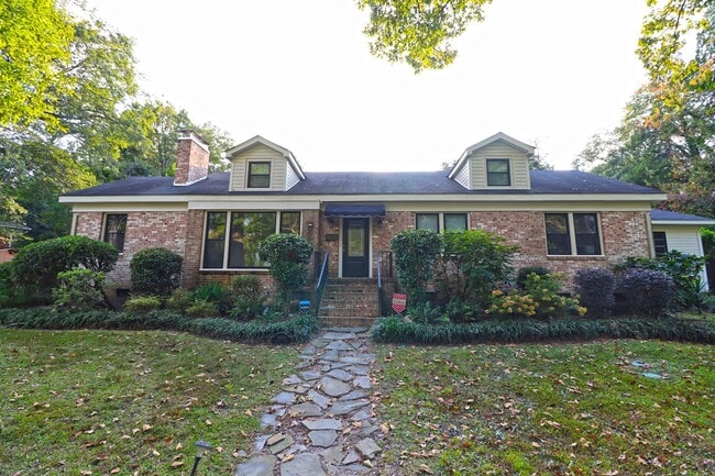 Building Photo - Updated 3 bedroom 2.5 bath home in Sherwood Forest