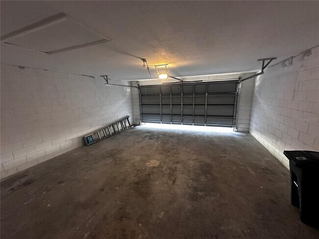 Building Photo - 321 Redwing Way