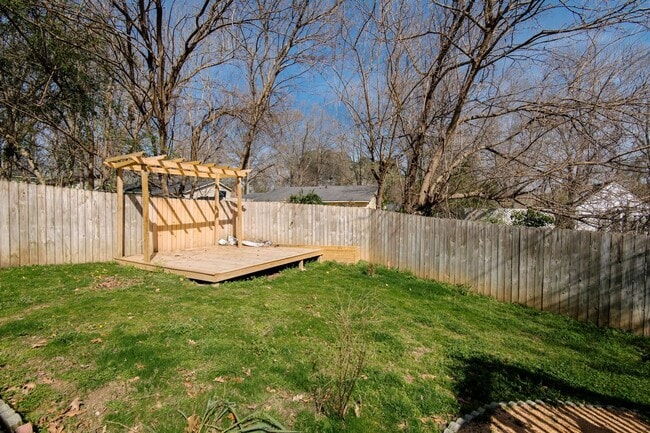 Building Photo - 3 Bedroom Ranch Style Home Just Minutes From Downtown Raleigh!