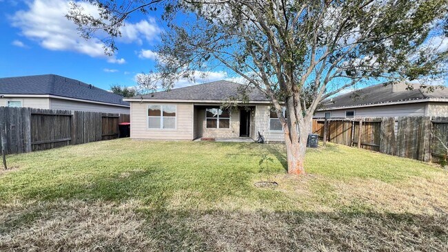 Building Photo - 6906 Clover Walk Ln