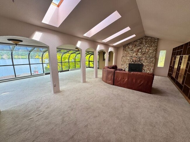 Building Photo - WATERFRONT Gravelly Lake Large 4 Bedroom Home in Lakewood!