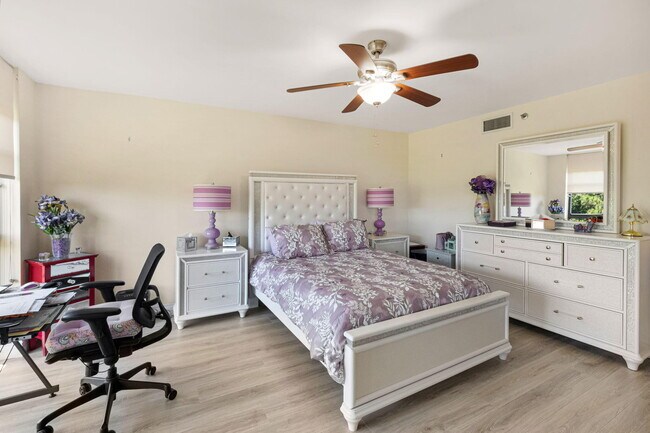 Building Photo - 6562 Boca Del Mar Dr