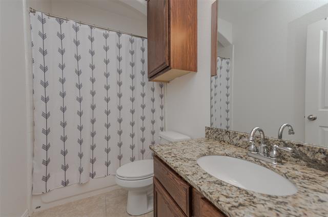 Building Photo - 313 Valley Dr