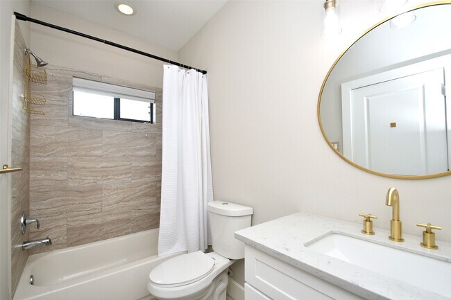 Building Photo - 1146 Wycliffe Dr