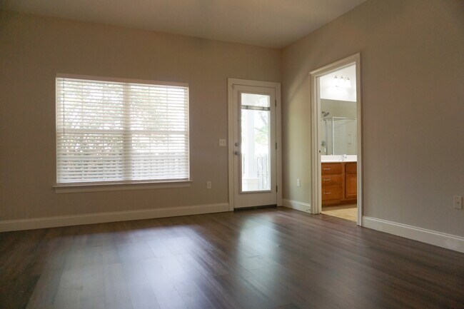 Building Photo - 108 Creve Core Dr