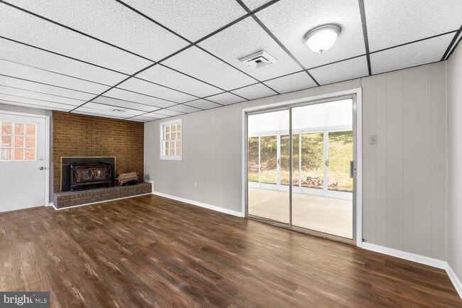 Building Photo - 6100 Hellen Lee Dr