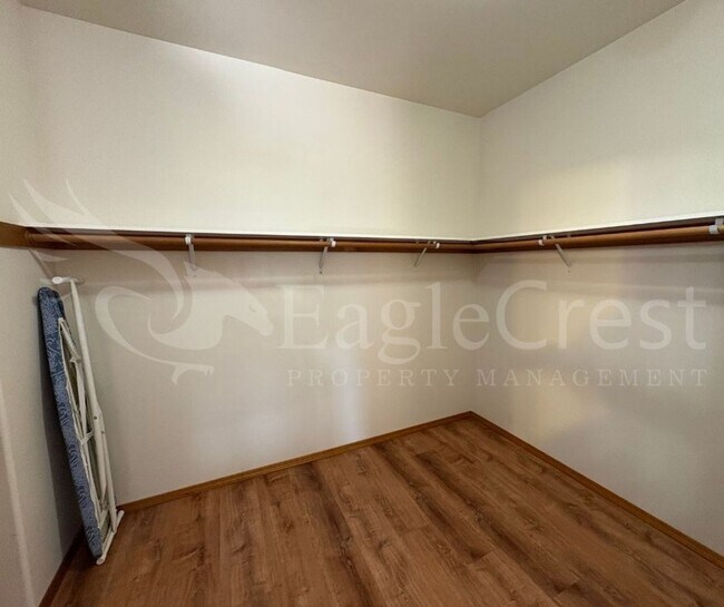 Building Photo - Three Bedroom, Two Bathroom House in Chape...