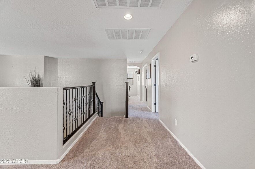 Building Photo - 15046 W Sells Dr