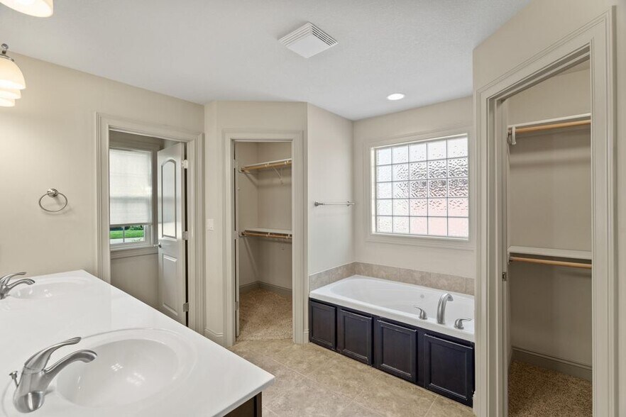 Building Photo - 1811 Trellis Ln