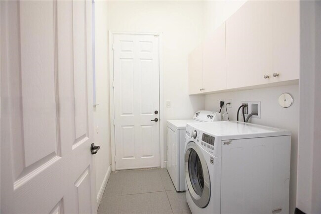 Building Photo - Northwest 82nd Drive, Pembroke Pines, FL 3...