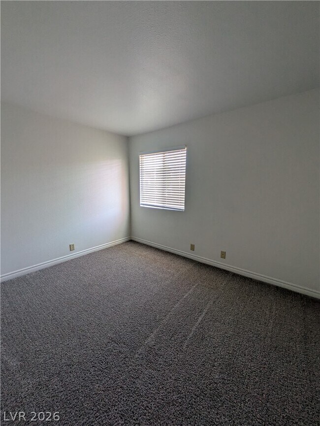 Building Photo - 5321 River Glen Dr