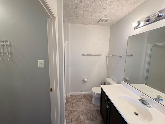 Building Photo - 577 MacIntosh Cir