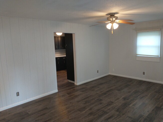 Building Photo - 303 W Wernsing Ave