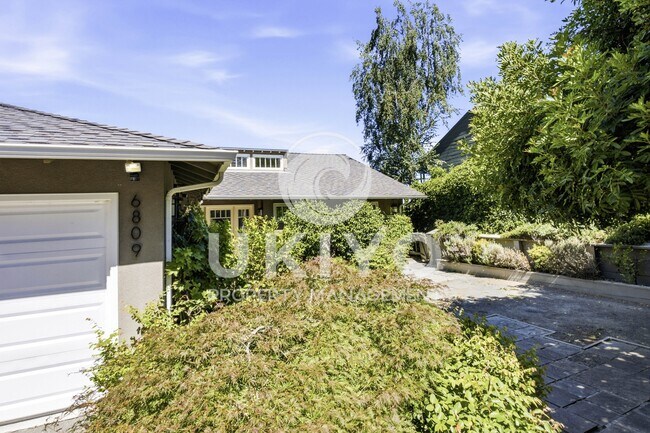 Building Photo - 6809 Colton Blvd