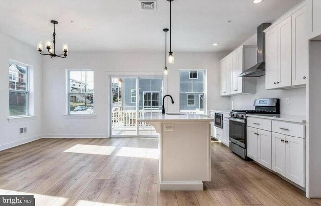 Building Photo - 434 Hurst St