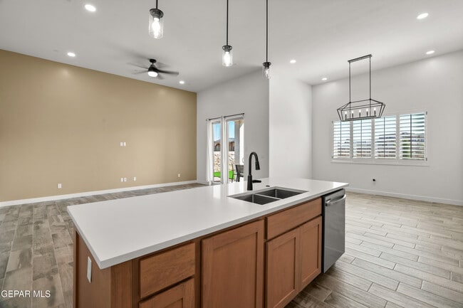 Building Photo - 874 Harpendem Dr