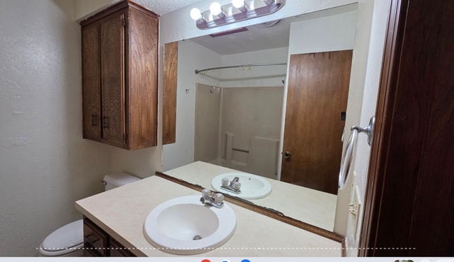 Building Photo - Mustang Schools