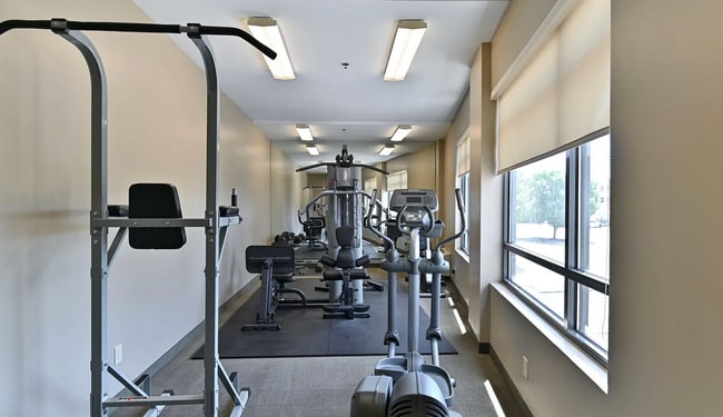 Building Photo - Fully Furnished 2-Level Condo for Traveling Nurses | 1,549 Sq Ft | Private Parking | Shared Living