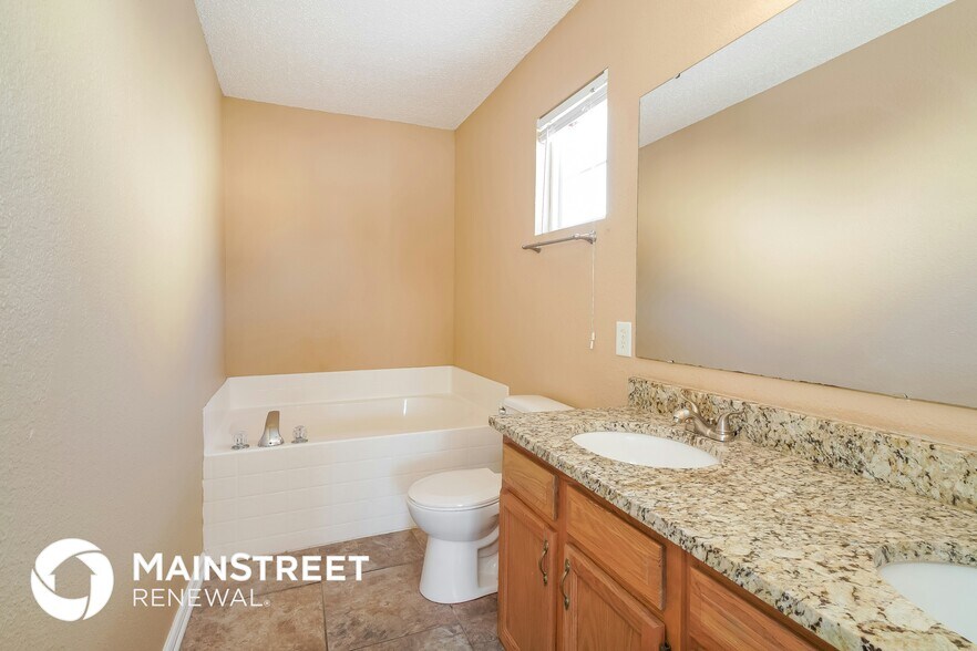 Building Photo - 5530 Wood Hollow Dr