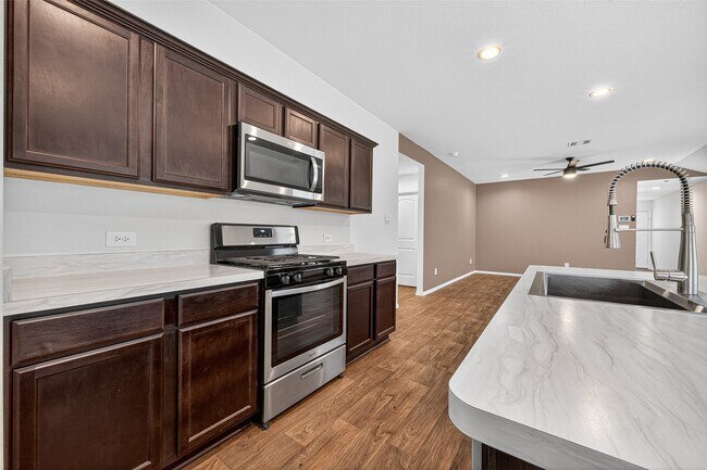 Building Photo - 16600 Lonely Pines Dr