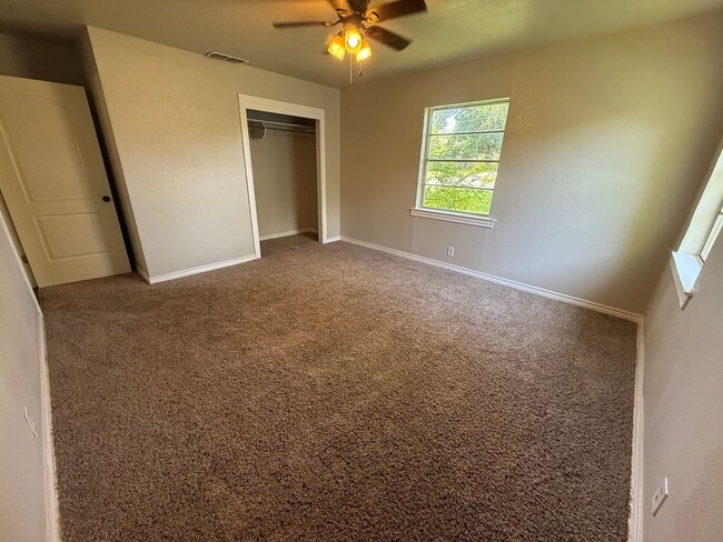 Building Photo - 114 S Hearon Dr