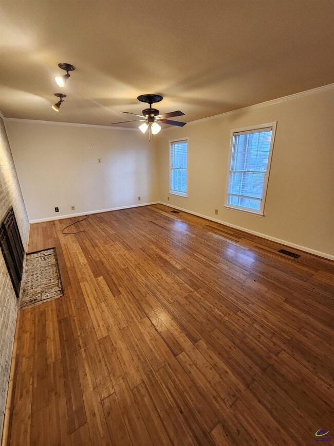 Building Photo - 515 Wilderness Dr