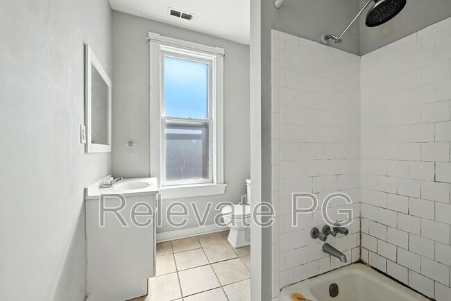 Building Photo - 24 S Davis Ave