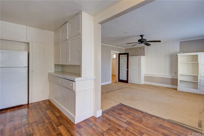 Building Photo - 223 24th St