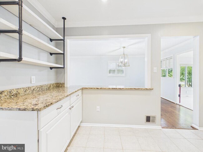Building Photo - 9201 Cherrytree Dr