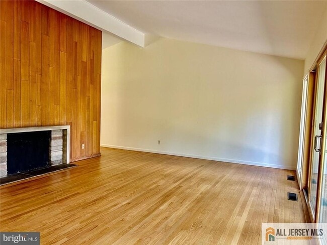 Building Photo - 28 Pardoe Rd