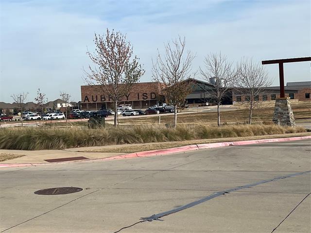Building Photo - 10517 Breezeway Dr