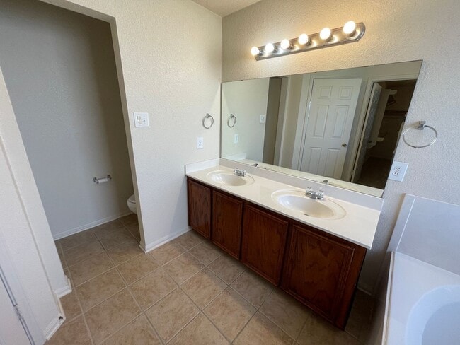 Building Photo - 4-Bedroom House for Rent in Killeen