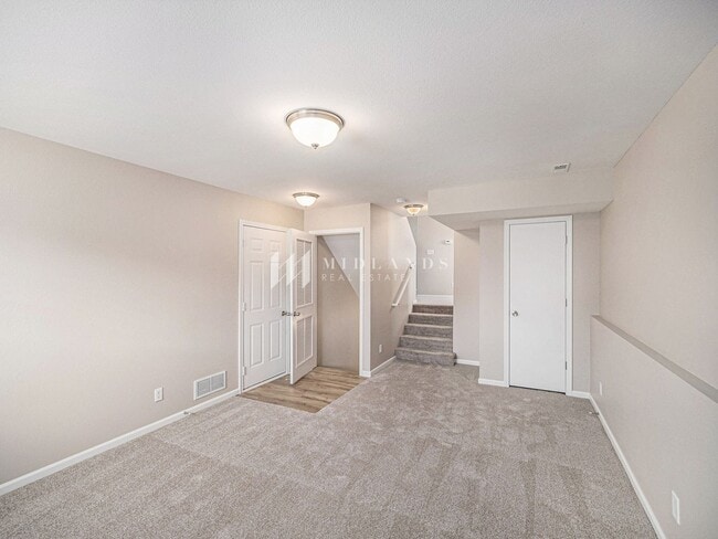 Building Photo - Springhill Multi-Level